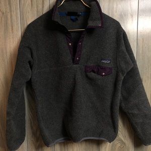 Patagonia signature Gray pull over